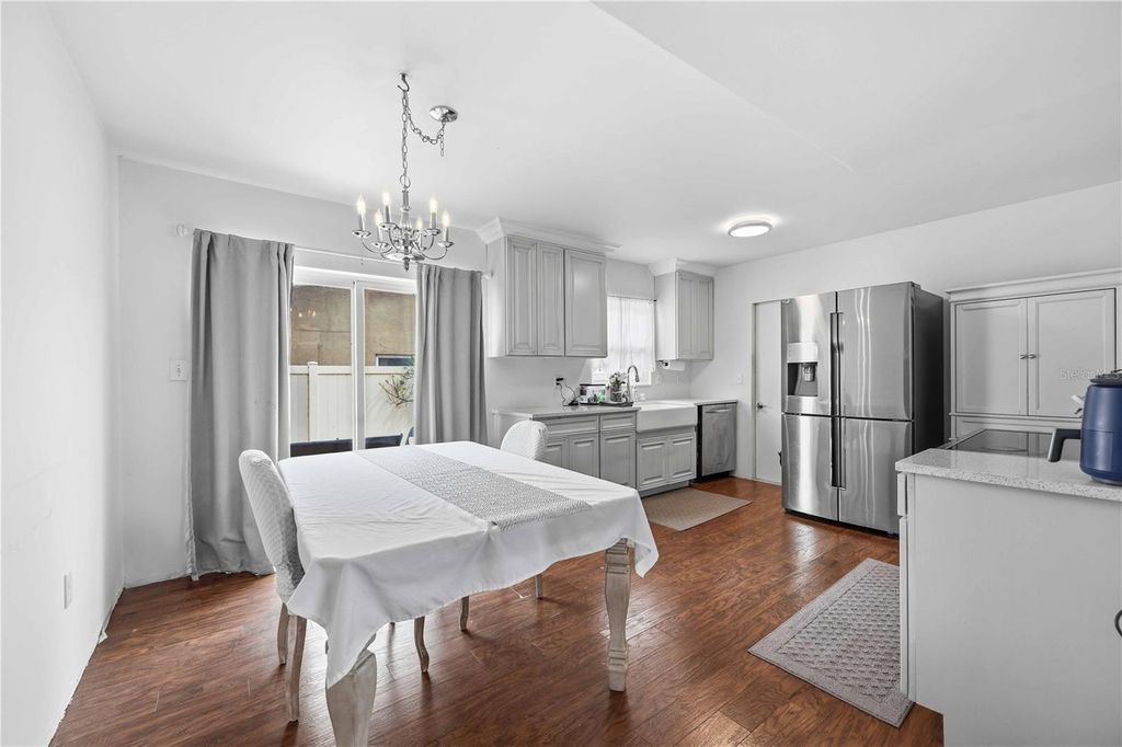 Image 10 of property listing at 6515 MAUNA LOA BOULEVARD, Sarasota, FL 34241