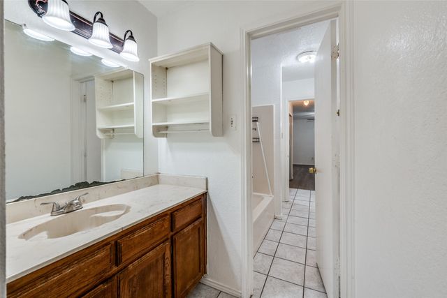 5431 Wild West Drive, Arlington, TX 76017