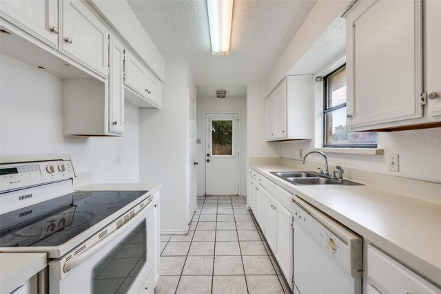 5431 Wild West Drive, Arlington, TX 76017