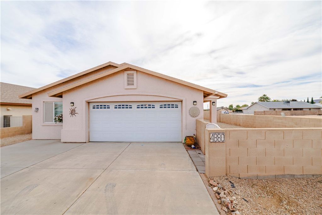 4880 N Bond Street, Kingman, AZ 86409