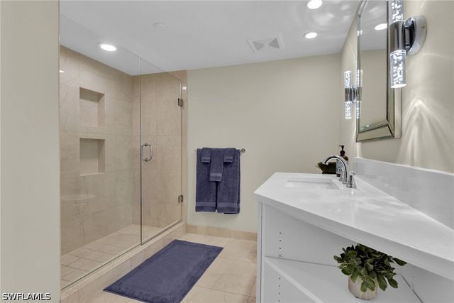 4751 Gulf Shore BLVD N 3, Naples, FL 34103