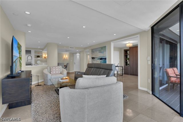4751 Gulf Shore BLVD N 3, Naples, FL 34103