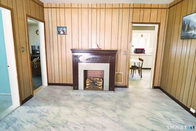 22 Hull Street, Bristol, CT 06010