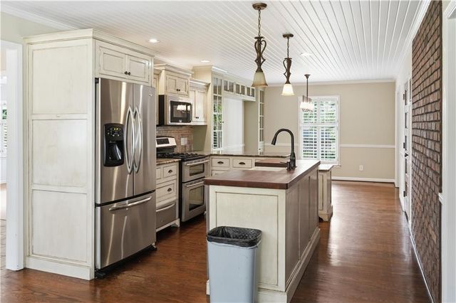 2 Walnut Drive, Cartersville, GA 30120