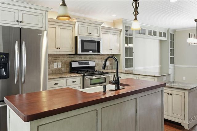 2 Walnut Drive, Cartersville, GA 30120