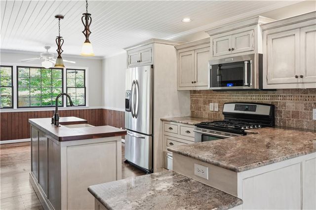 2 Walnut Drive, Cartersville, GA 30120