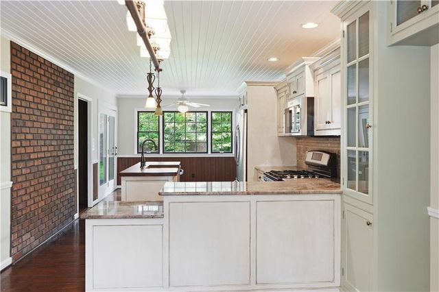 2 Walnut Drive, Cartersville, GA 30120
