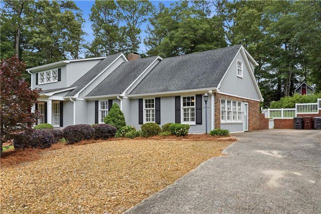 2 Walnut Drive, Cartersville, GA 30120