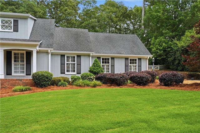 2 Walnut Drive, Cartersville, GA 30120