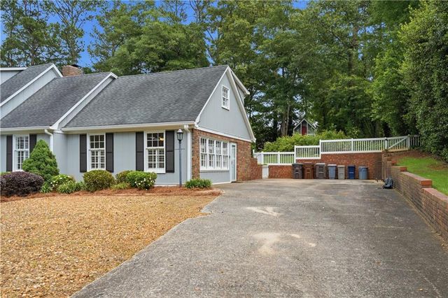 2 Walnut Drive, Cartersville, GA 30120