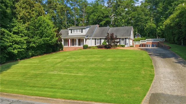 2 Walnut Drive, Cartersville, GA 30120