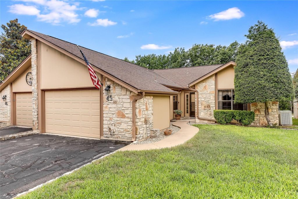 45 Oaks PL, Lago Vista, TX 78645