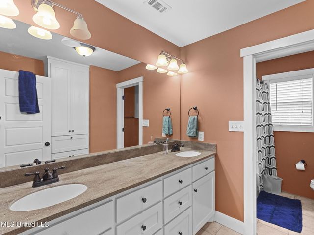 3 Oakwood Glen Drive, Clinton, MS 39056
