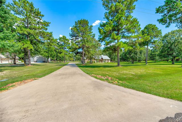 453 Southcreek Park, Livingston, TX 77351