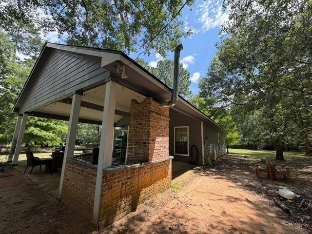 9806 State Highway 156, Coldspring, TX 77331