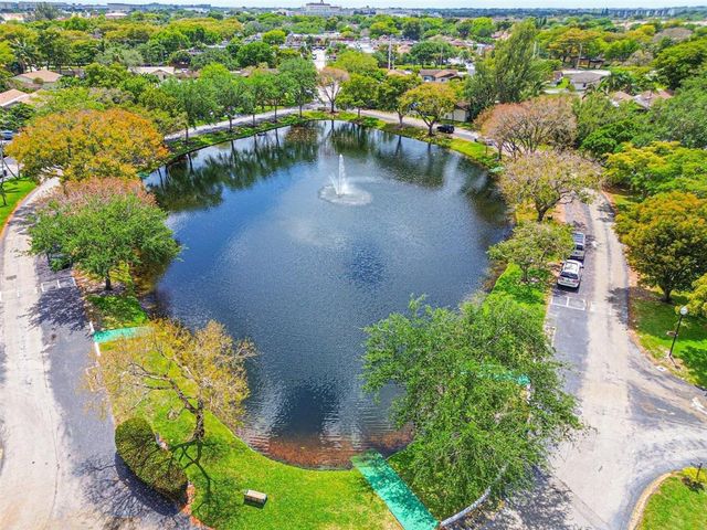 2146 Nova Village Drive, Davie, FL 33317