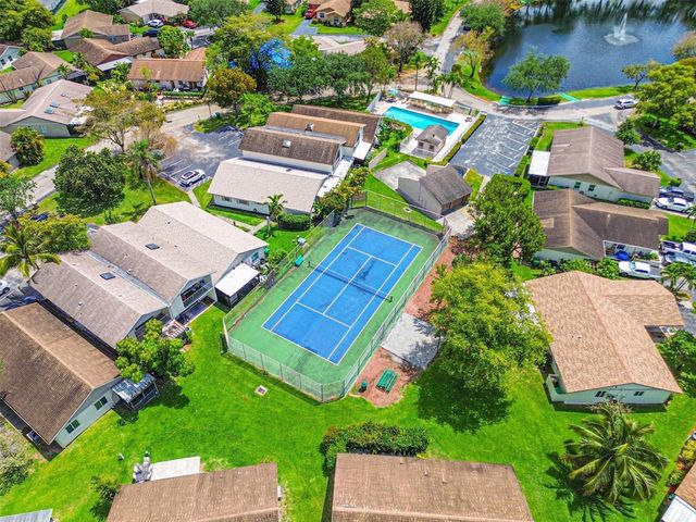 2146 Nova Village Drive, Davie, FL 33317