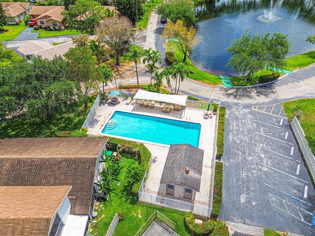 2146 Nova Village Drive, Davie, FL 33317
