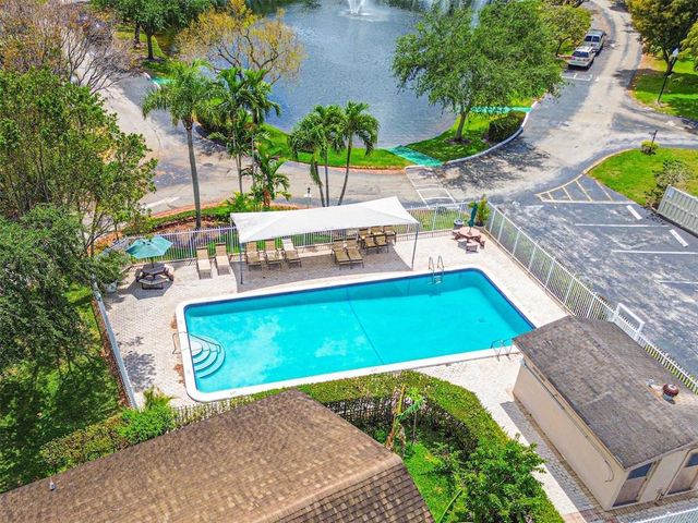 2146 Nova Village Drive, Davie, FL 33317