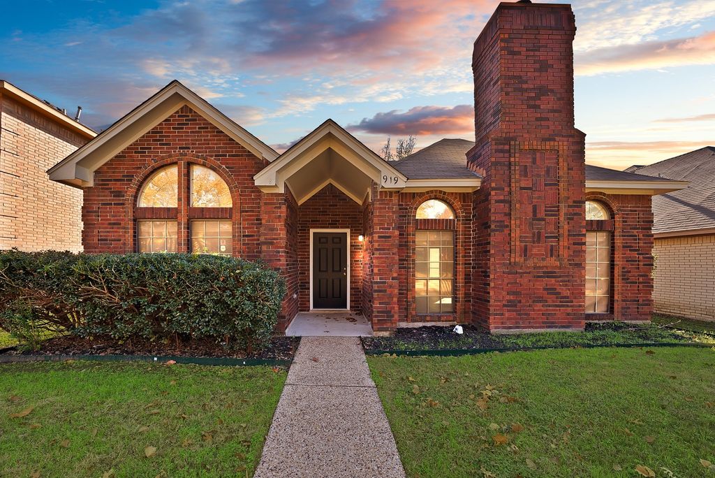 919 Walters Drive, Cedar Hill, TX 75104