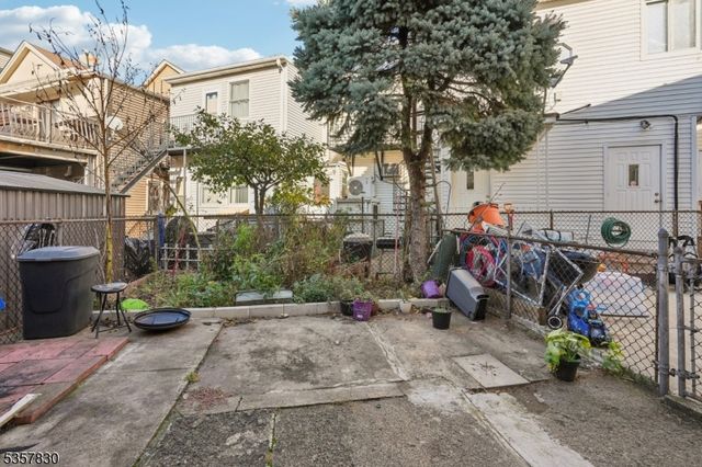 417 Lafayette St, Newark City, NJ 07105