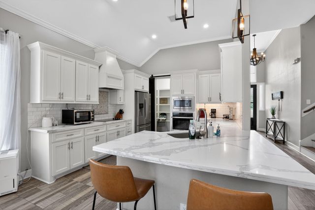 13302 Enchanted Way Drive, Montgomery, TX 77356