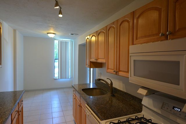 36 Shrewsbury Green Dr E, Shrewsbury, MA 01545