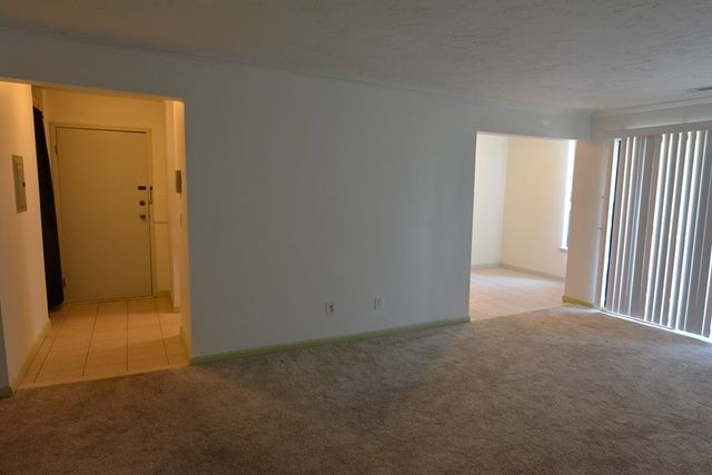 36 Shrewsbury Green Dr E, Shrewsbury, MA 01545