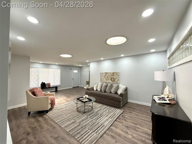 30840 Rock Creek Drive, Southfield, MI 48076