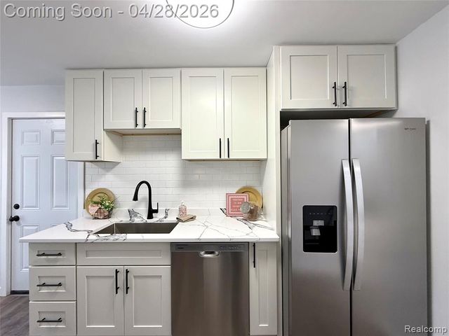 30840 Rock Creek Drive, Southfield, MI 48076