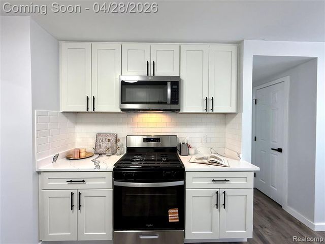 30840 Rock Creek Drive, Southfield, MI 48076