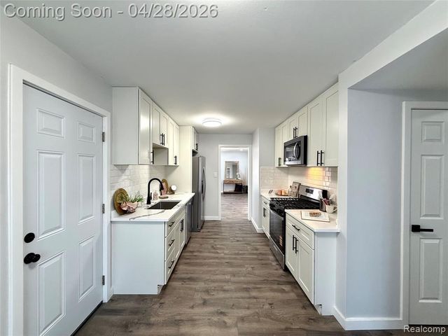 30840 Rock Creek Drive, Southfield, MI 48076