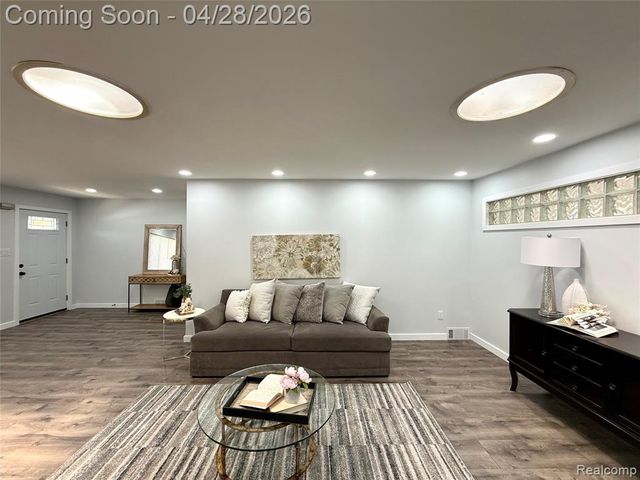 30840 Rock Creek Drive, Southfield, MI 48076