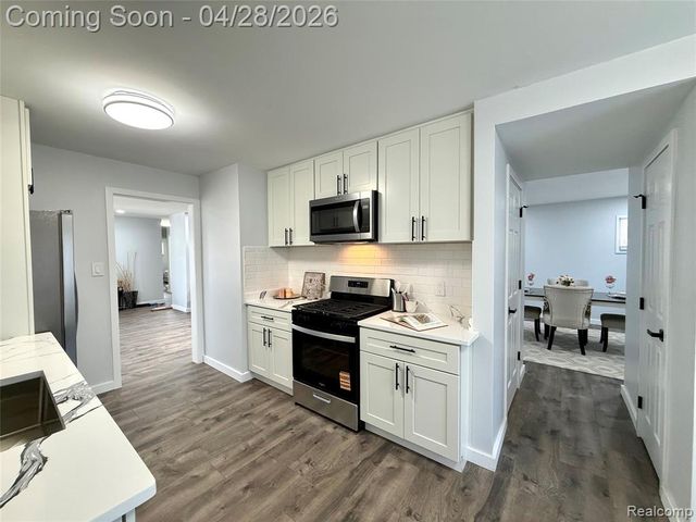 30840 Rock Creek Drive, Southfield, MI 48076