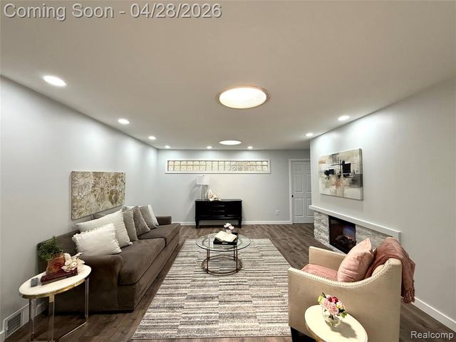 30840 Rock Creek Drive, Southfield, MI 48076