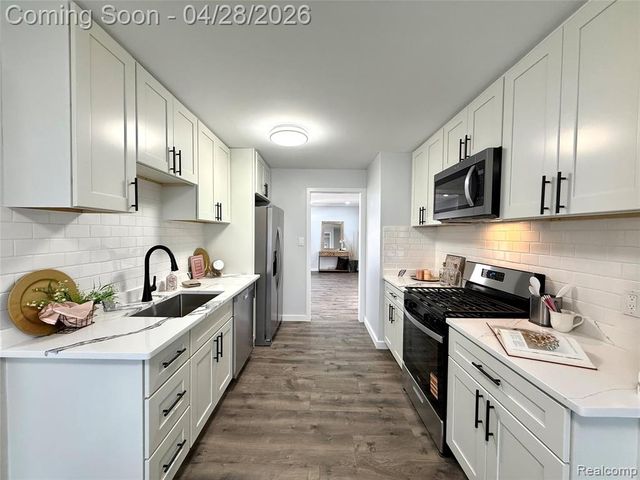 30840 Rock Creek Drive, Southfield, MI 48076