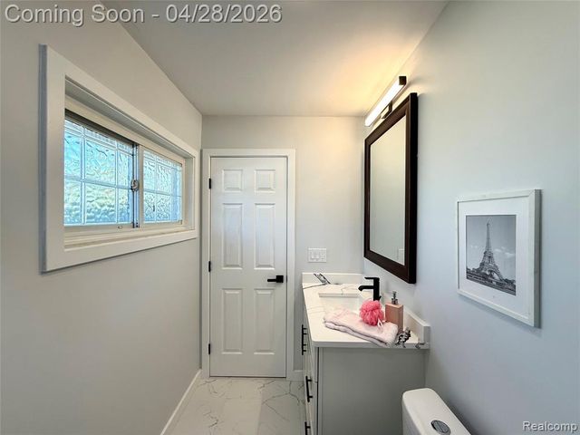 30840 Rock Creek Drive, Southfield, MI 48076