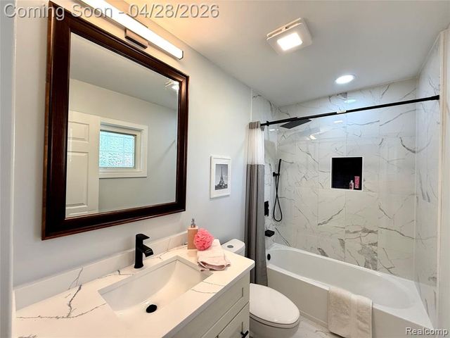 30840 Rock Creek Drive, Southfield, MI 48076
