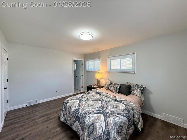 30840 Rock Creek Drive, Southfield, MI 48076