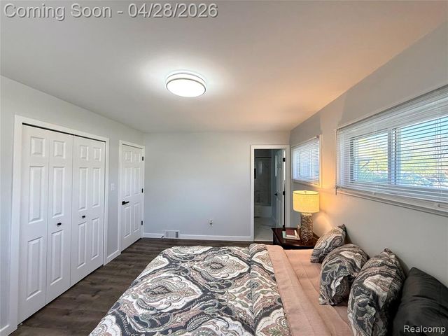 30840 Rock Creek Drive, Southfield, MI 48076