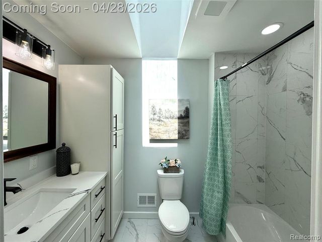 30840 Rock Creek Drive, Southfield, MI 48076