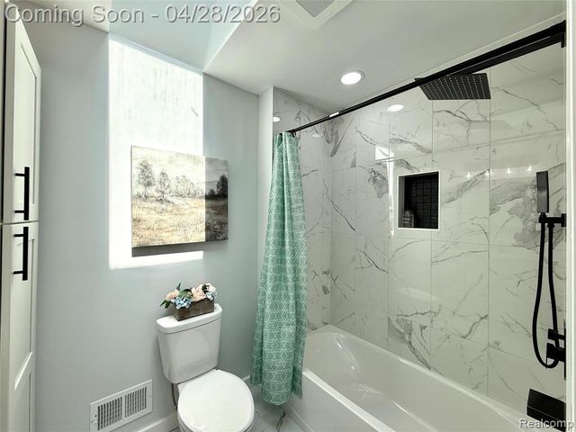30840 Rock Creek Drive, Southfield, MI 48076