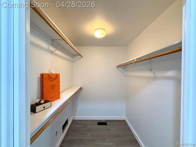 30840 Rock Creek Drive, Southfield, MI 48076