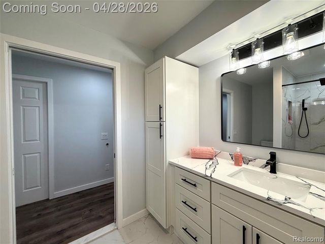 30840 Rock Creek Drive, Southfield, MI 48076
