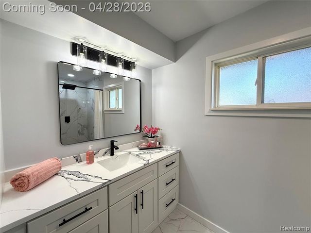 30840 Rock Creek Drive, Southfield, MI 48076