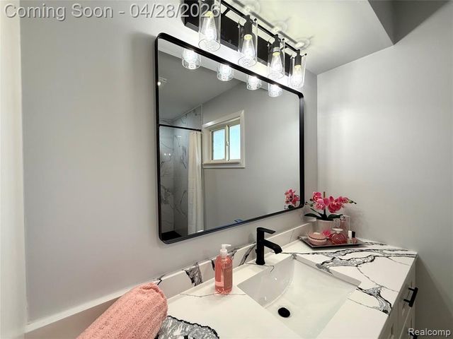 30840 Rock Creek Drive, Southfield, MI 48076