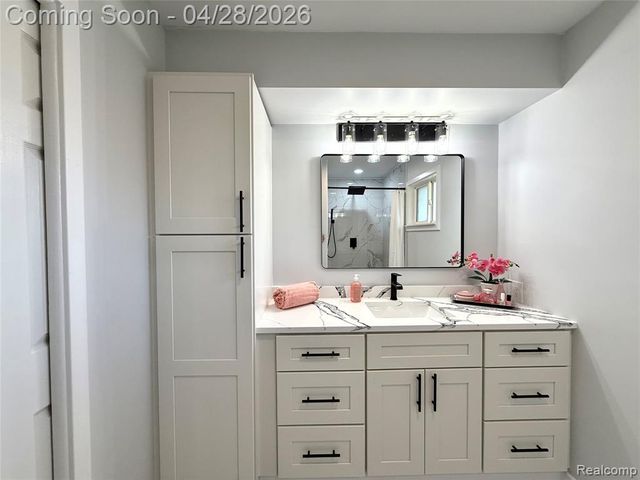30840 Rock Creek Drive, Southfield, MI 48076