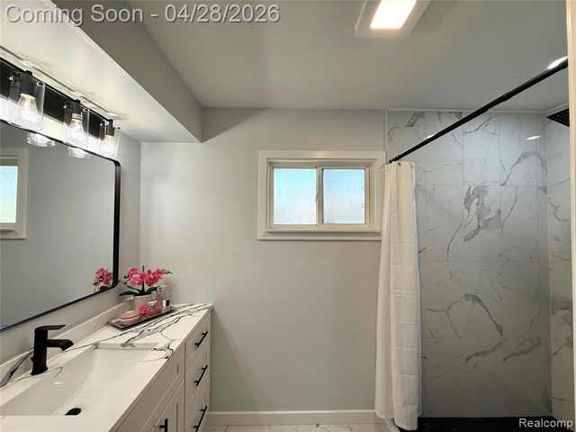 30840 Rock Creek Drive, Southfield, MI 48076