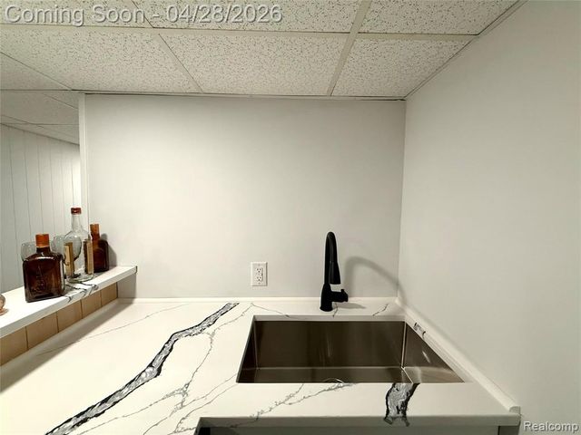 30840 Rock Creek Drive, Southfield, MI 48076
