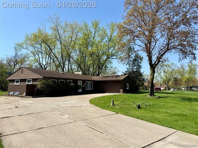 30840 Rock Creek Drive, Southfield, MI 48076